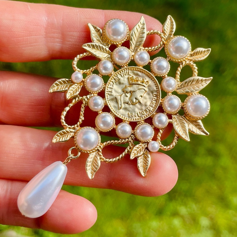 Baroque style Brooch Vintage Style Palace Retro Corsage Pin Brooch